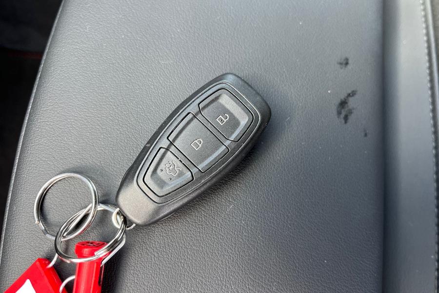Ford Kuga Photo autoimg-4c3b14292971858b54e297d8092971c358ce1c42.jpg