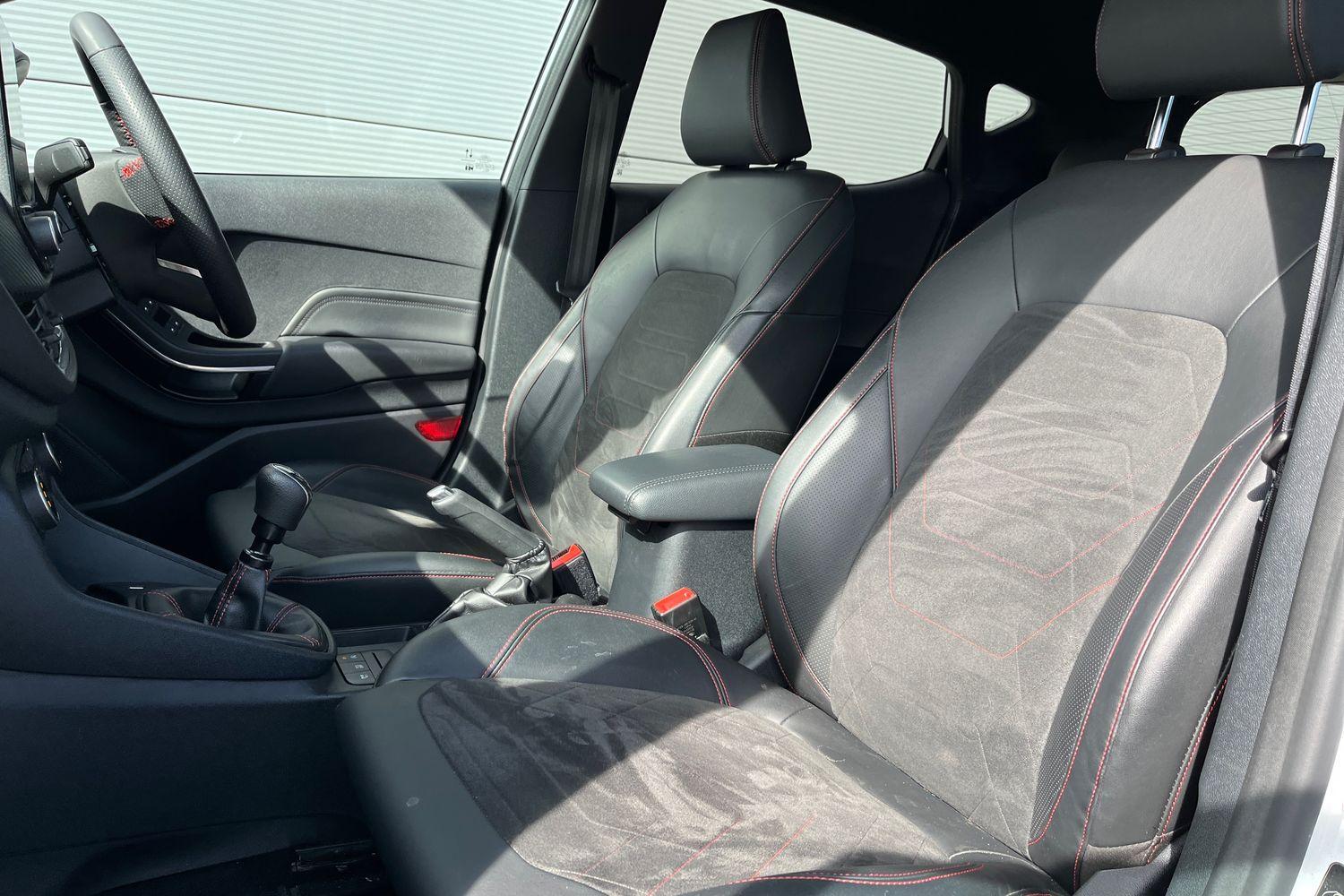 Ford FIESTA Photo 18