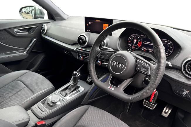 AUDI SQ2 Photo 6