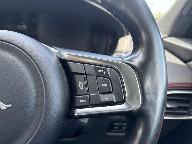 JAGUAR F-Pace Photo 17