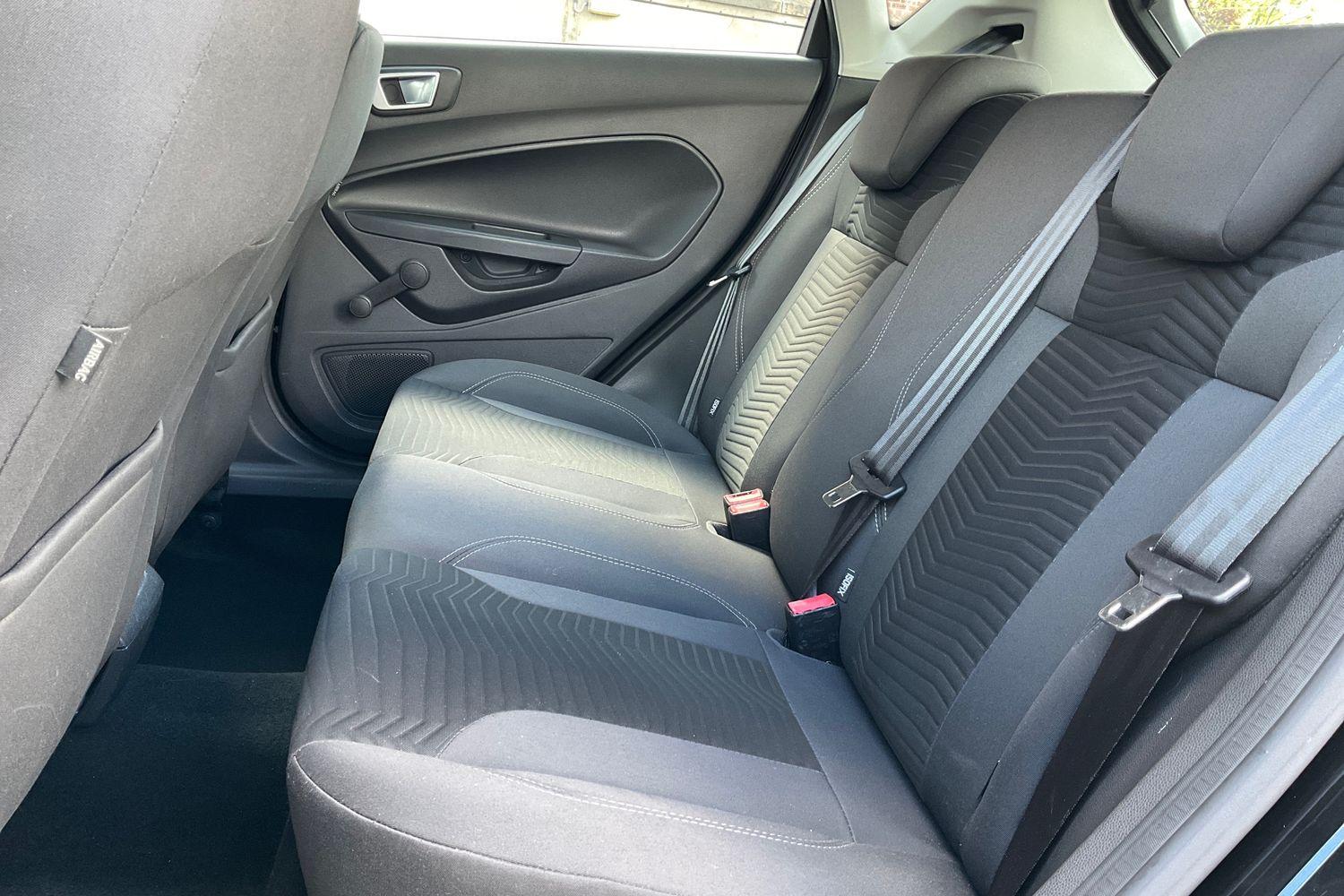 Ford FIESTA Photo 19