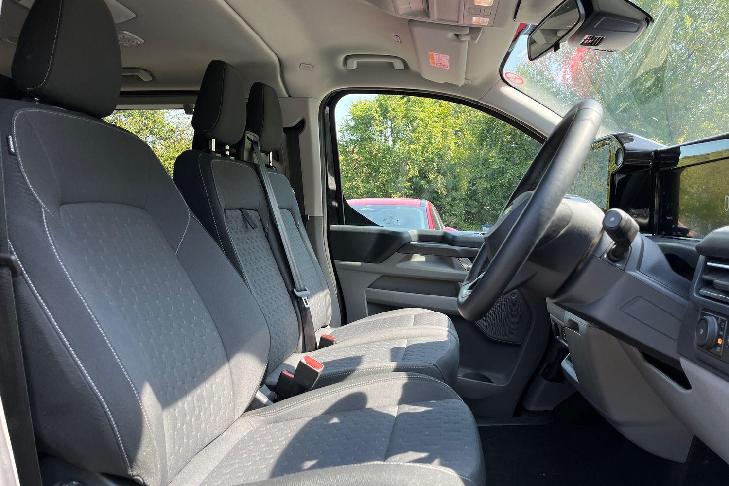 Ford TOURNEO CUSTOM Photo 16