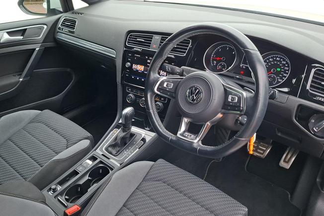 VOLKSWAGEN Golf Photo 6