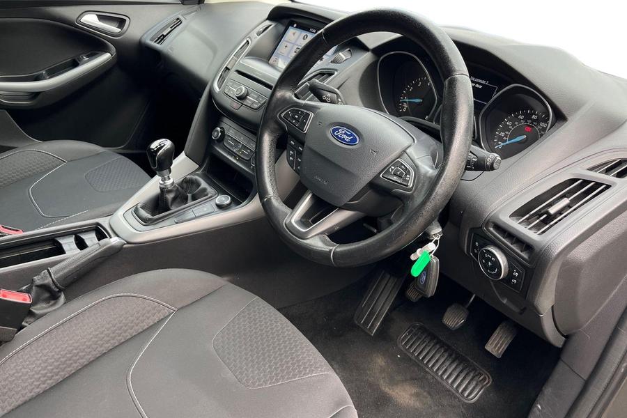 Ford FOCUS Photo autoimg-4c4f3724b013d15fd7d96b702f794ee3f537ad17.jpg