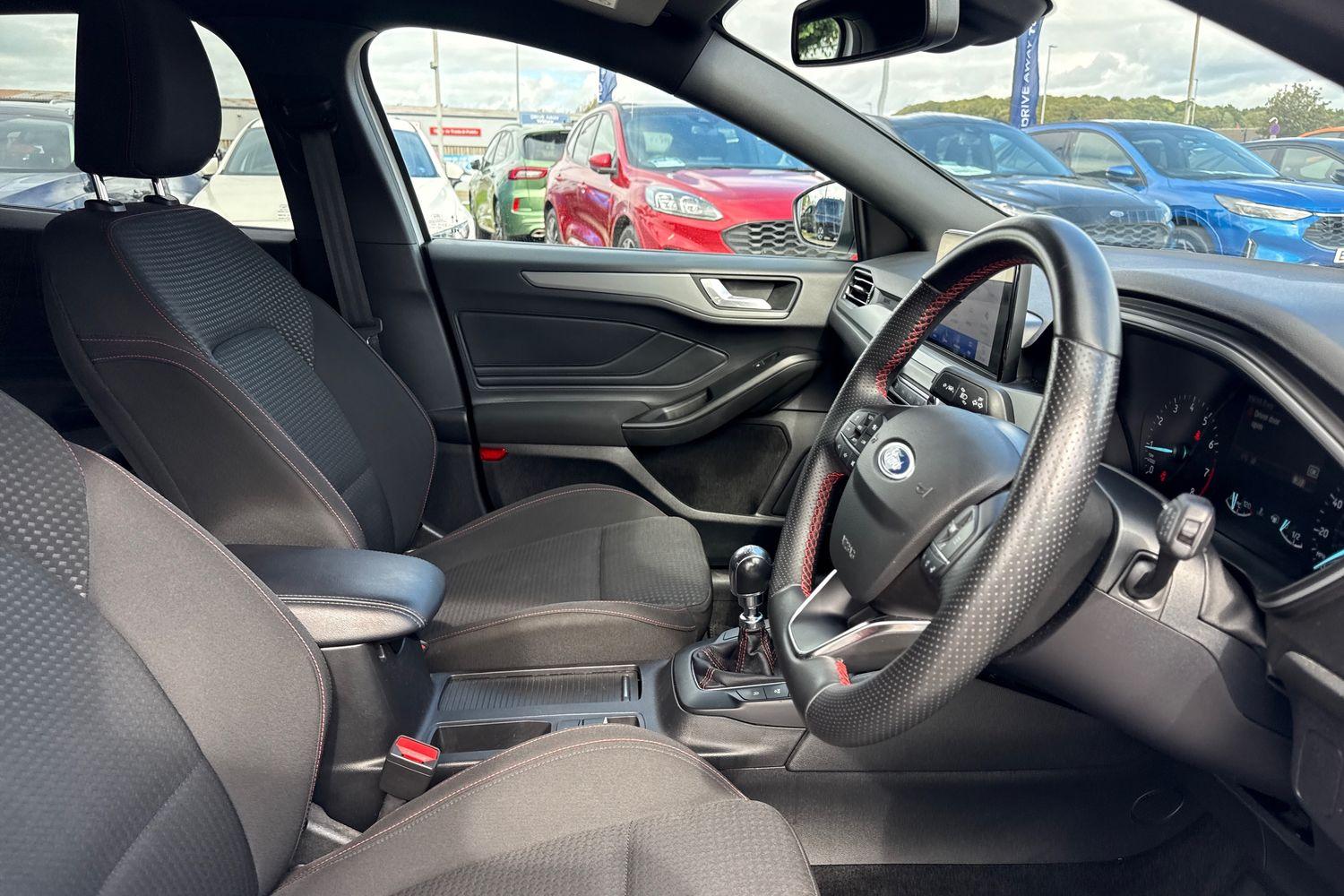 Ford FOCUS Photo 16