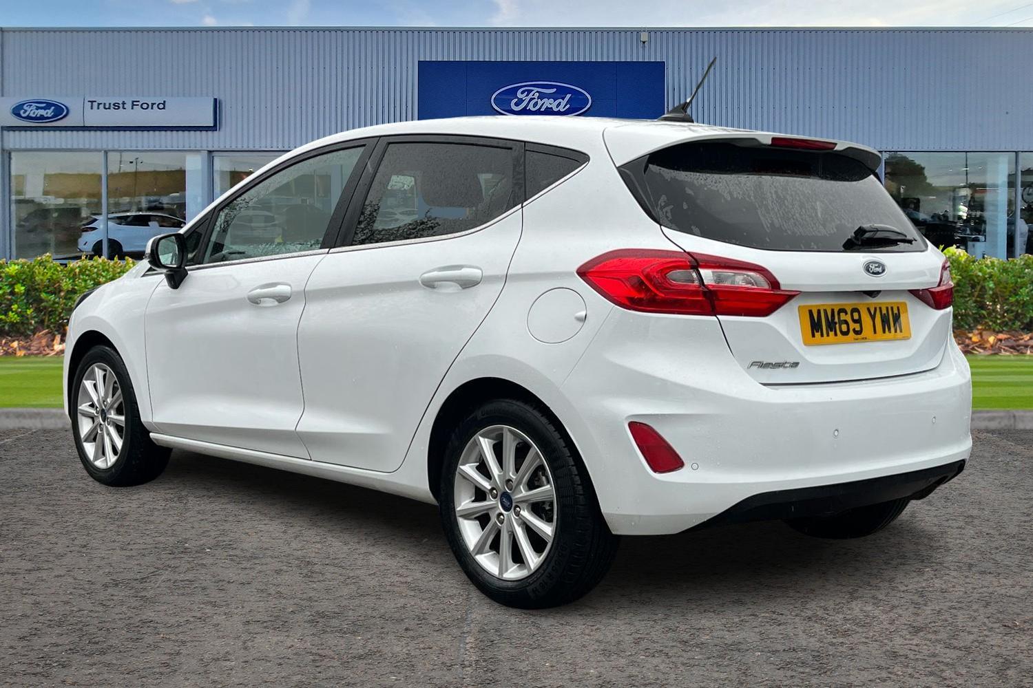 Ford FIESTA Photo 1