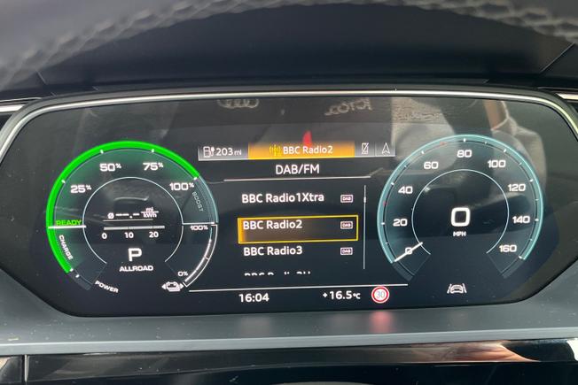 AUDI Q8 E-Tron Photo 15