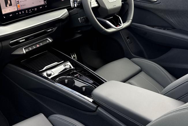 AUDI Q3 Photo 24