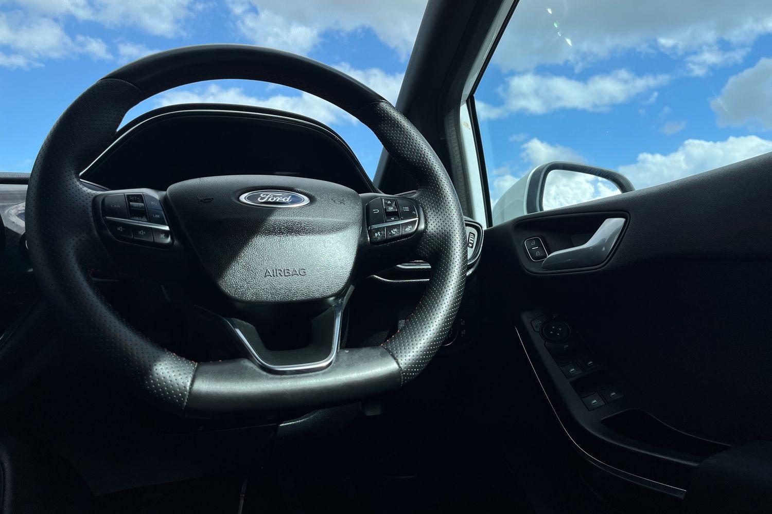 Ford FIESTA Photo 11