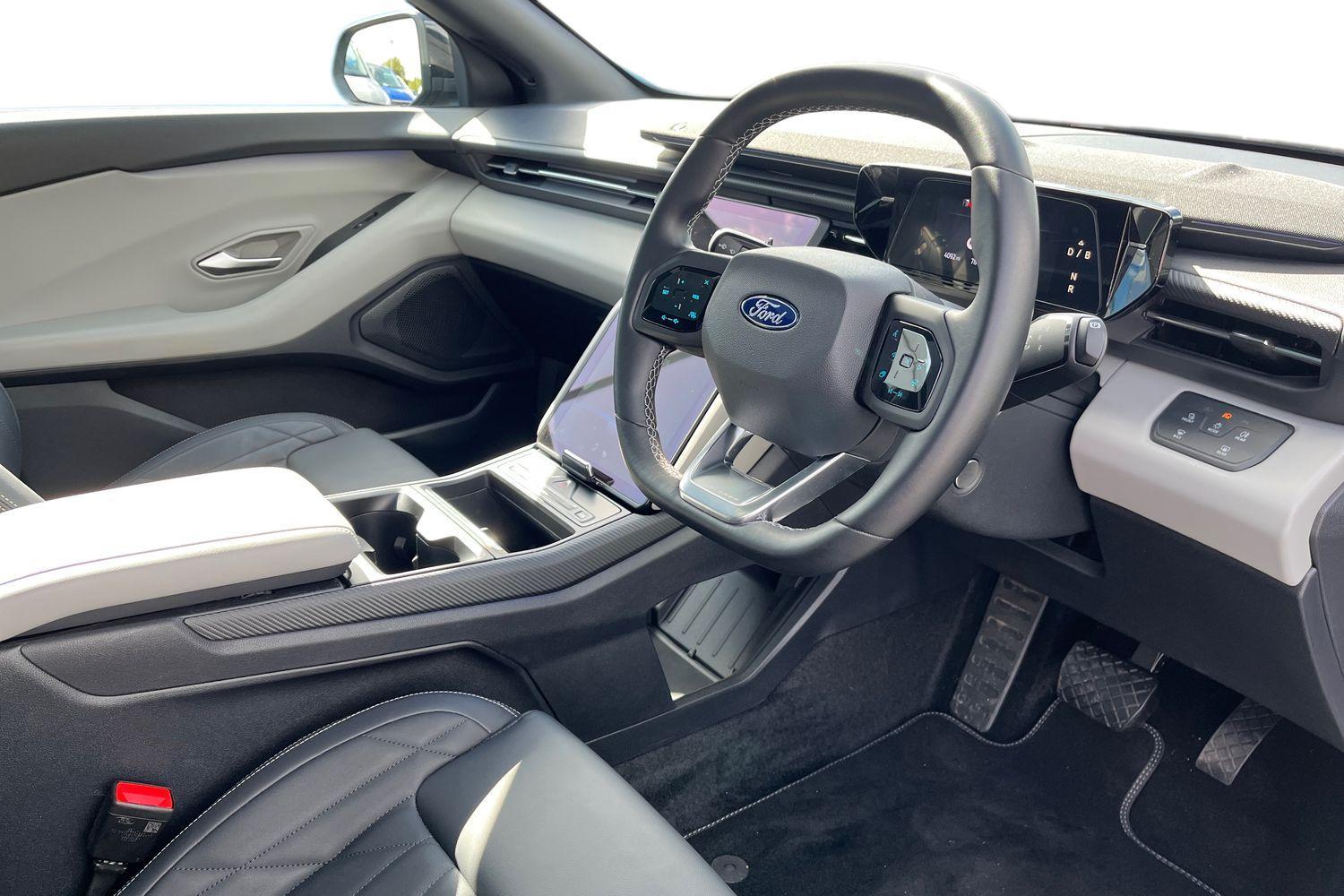 Ford Explorer Photo 8
