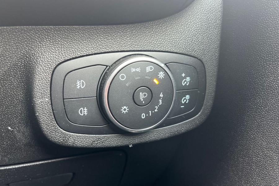 Ford FIESTA Photo autoimg-4c6eaba7c96091d178db6fa2d9fe1f0980ee6ec1.jpg
