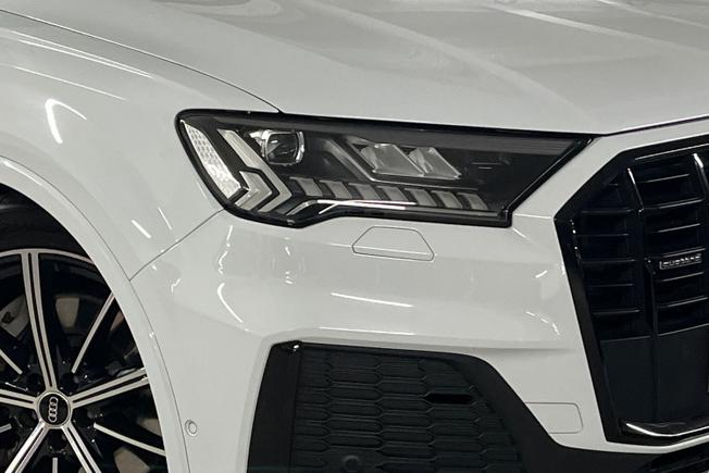 AUDI Q7 Photo 19