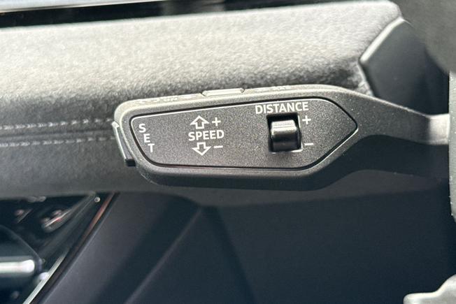 AUDI  Q6 Photo 35
