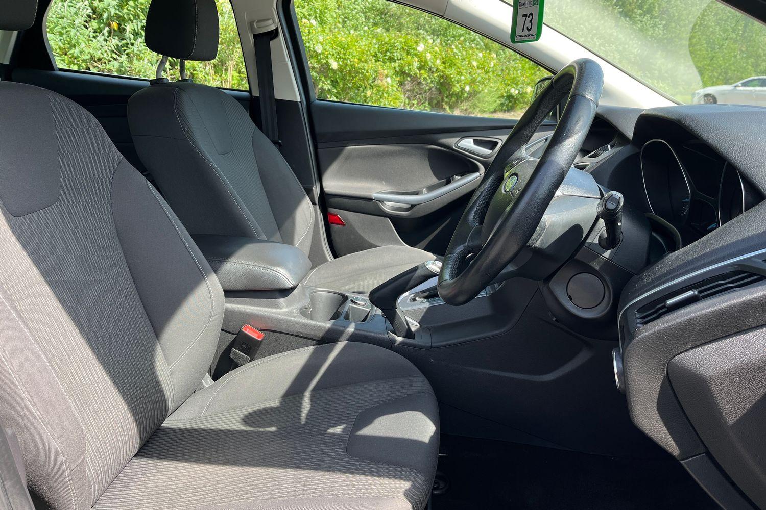 Ford FOCUS Photo 16
