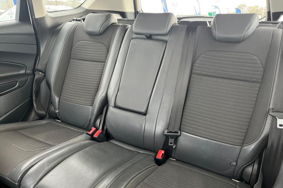 FORD KUGA Photo autoimg-4c7a30bcc3ffe8cead6c9766a3db1d3f731292b2.jpg