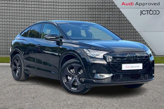 AUDI Q4 e-tron Photo 1