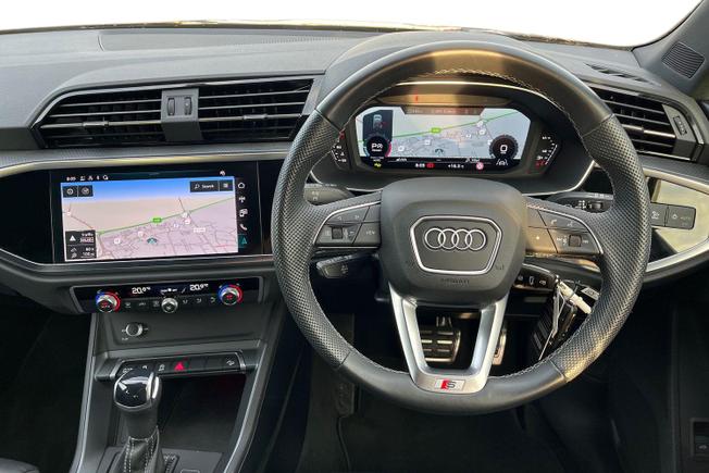 AUDI Q3 Photo 11