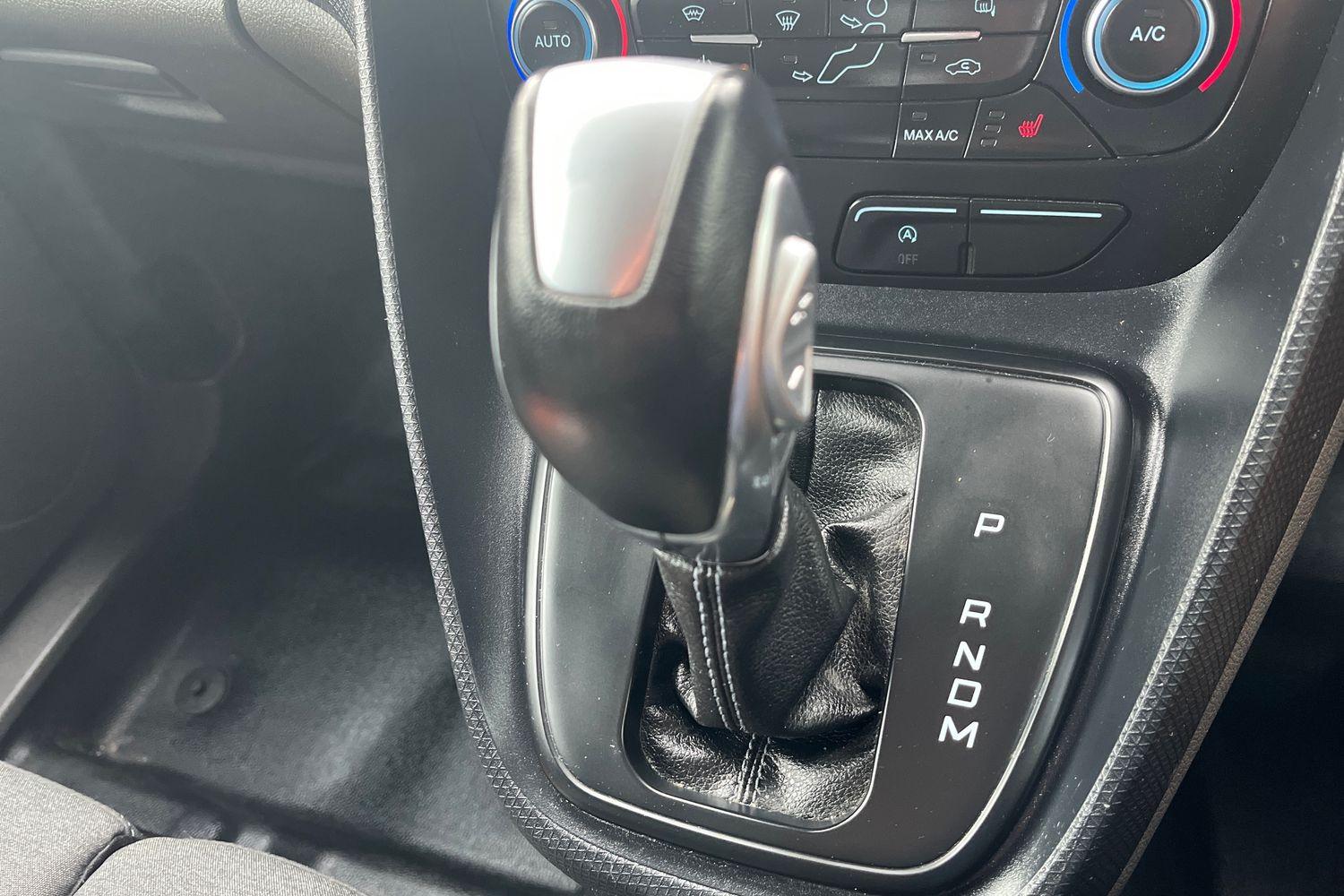 Ford TRANSIT CONNECT Photo 8