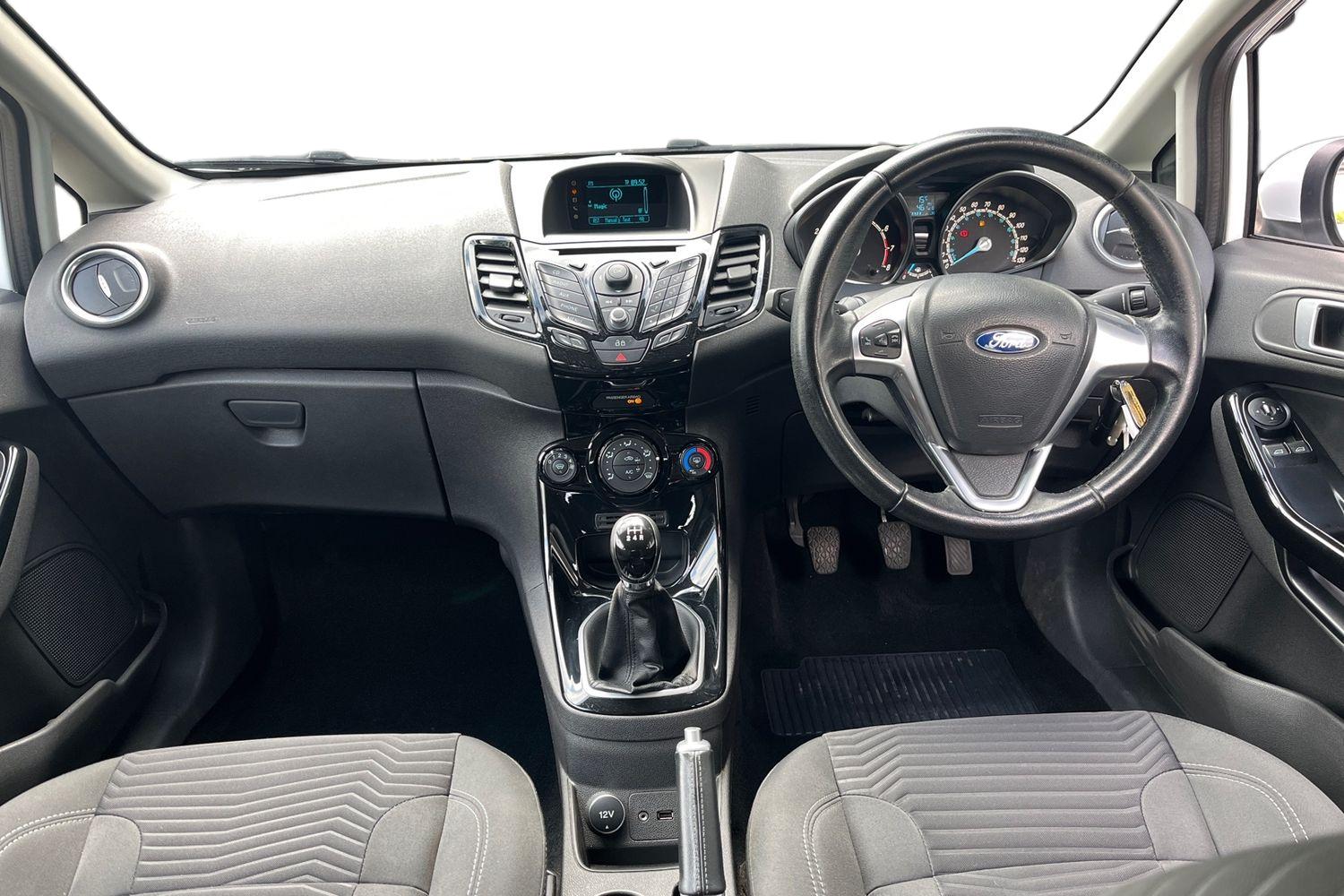 Ford Fiesta Photo 9