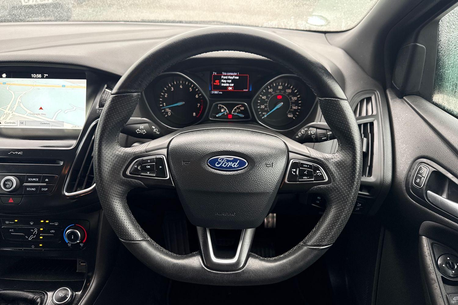 Ford Focus Photo 11