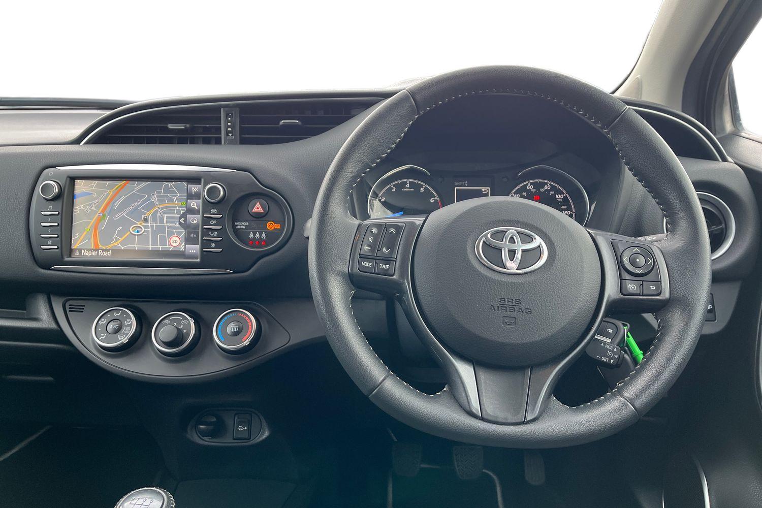 Toyota Yaris Photo 10