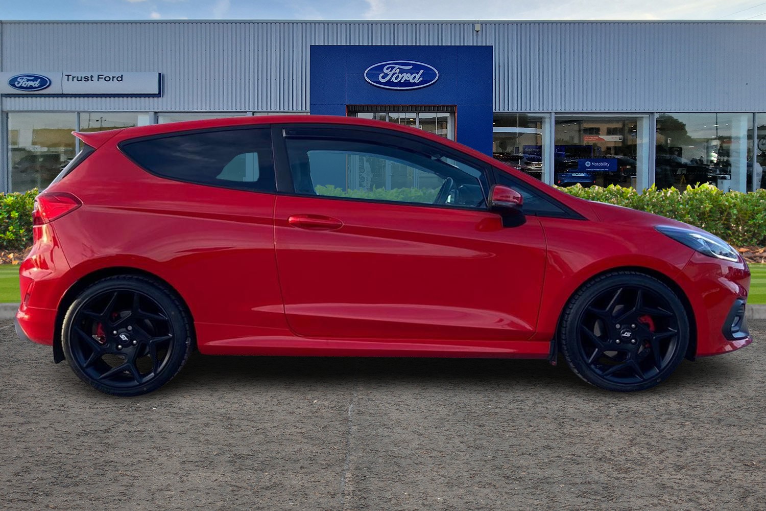 Ford Fiesta Photo 2