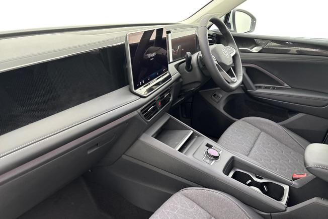 VOLKSWAGEN  Tiguan  Photo 2