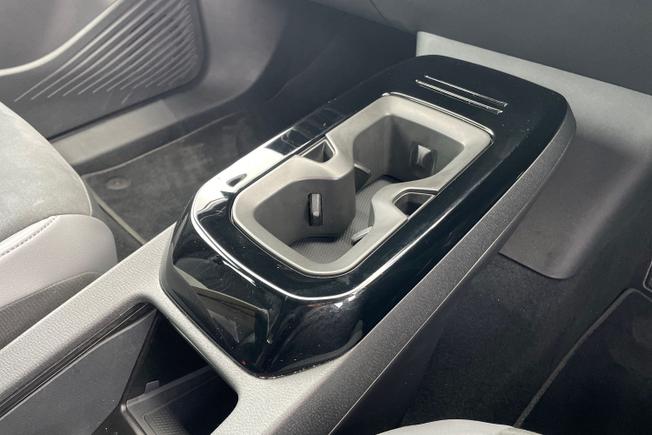 VOLKSWAGEN ID.4 Photo 25