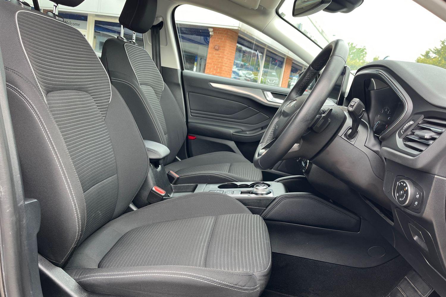 Ford FOCUS Photo 16