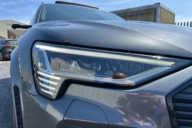 Audi e-tron S Photo 50
