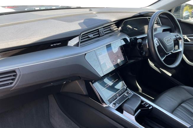 AUDI e-tron Photo 2