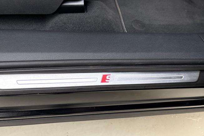 AUDI E-Tron S Photo 28
