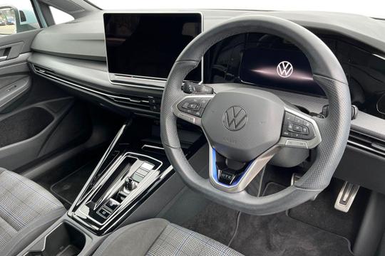 Volkswagen Golf Photo autoimg-4caaf5ea7f62ebb9e4d93cbc822696934cd645dd.jpg