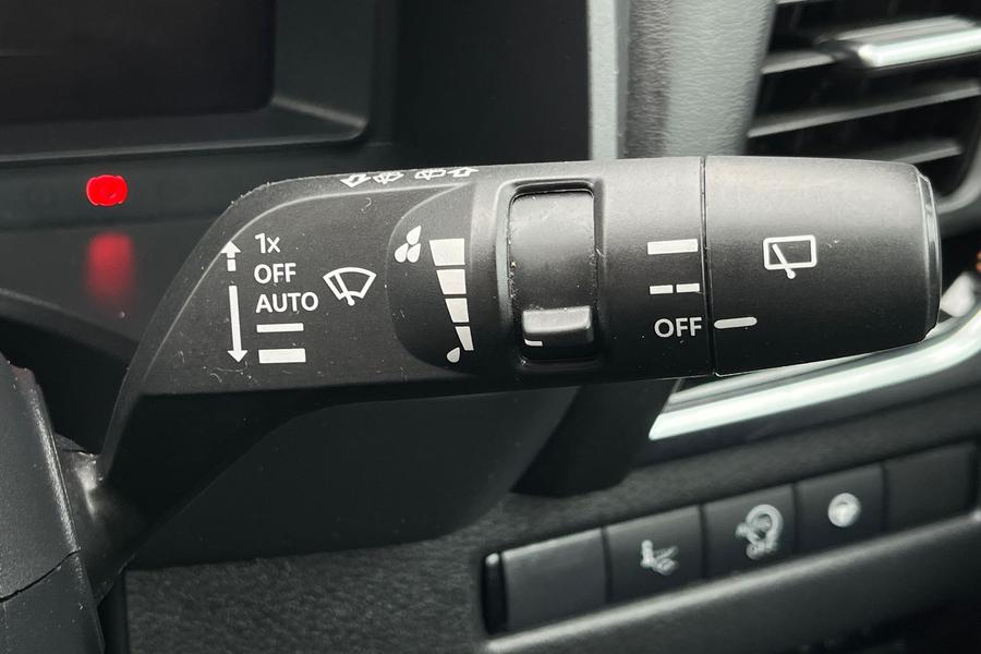 Nissan Qashqai Photo autoimg-4cab03b1bb4019a5acd10ac8ff954c5bcee182d2.jpg