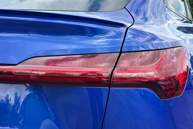 AUDI Q8 E-Tron Photo 18