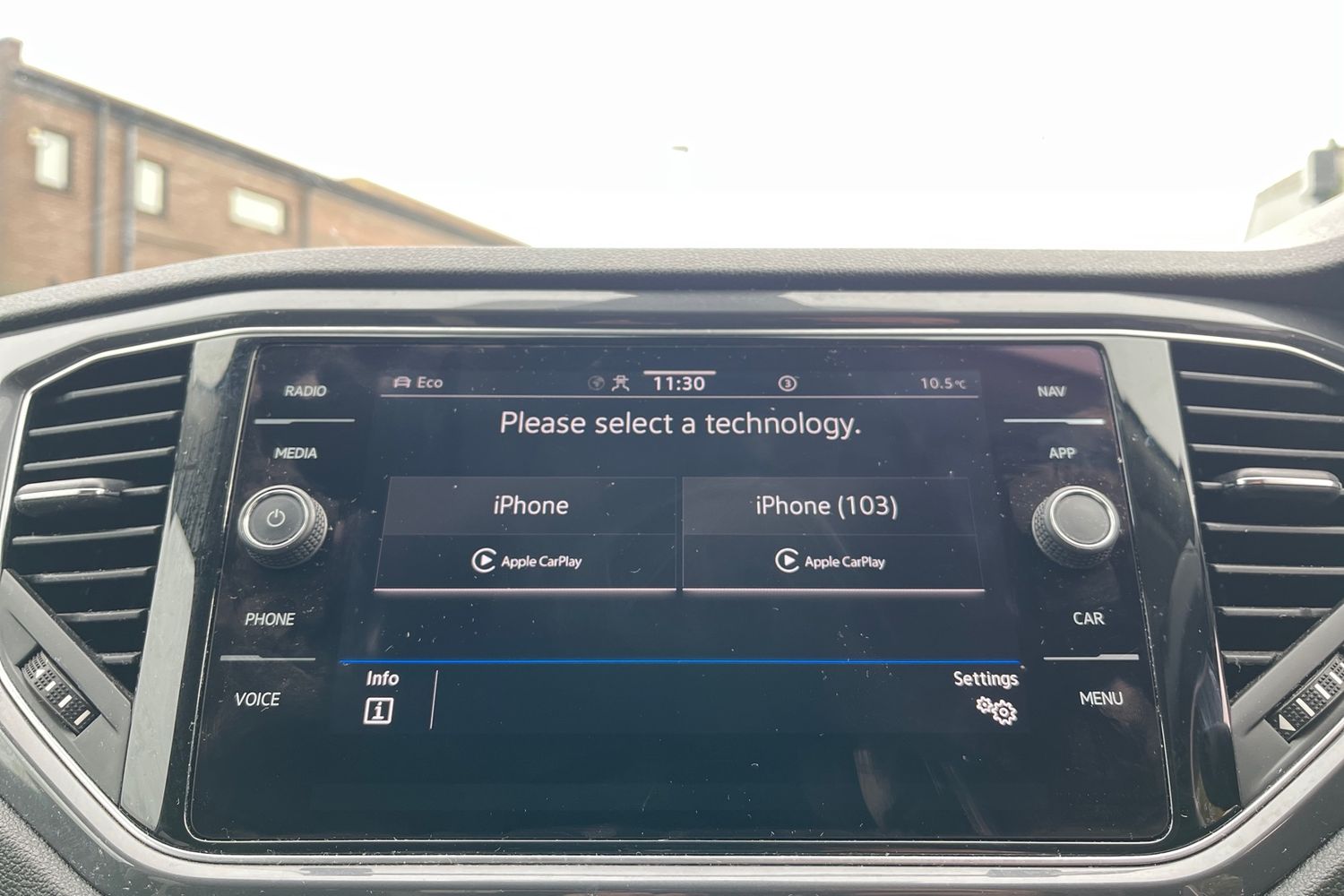 Volkswagen T-ROC Photo 32