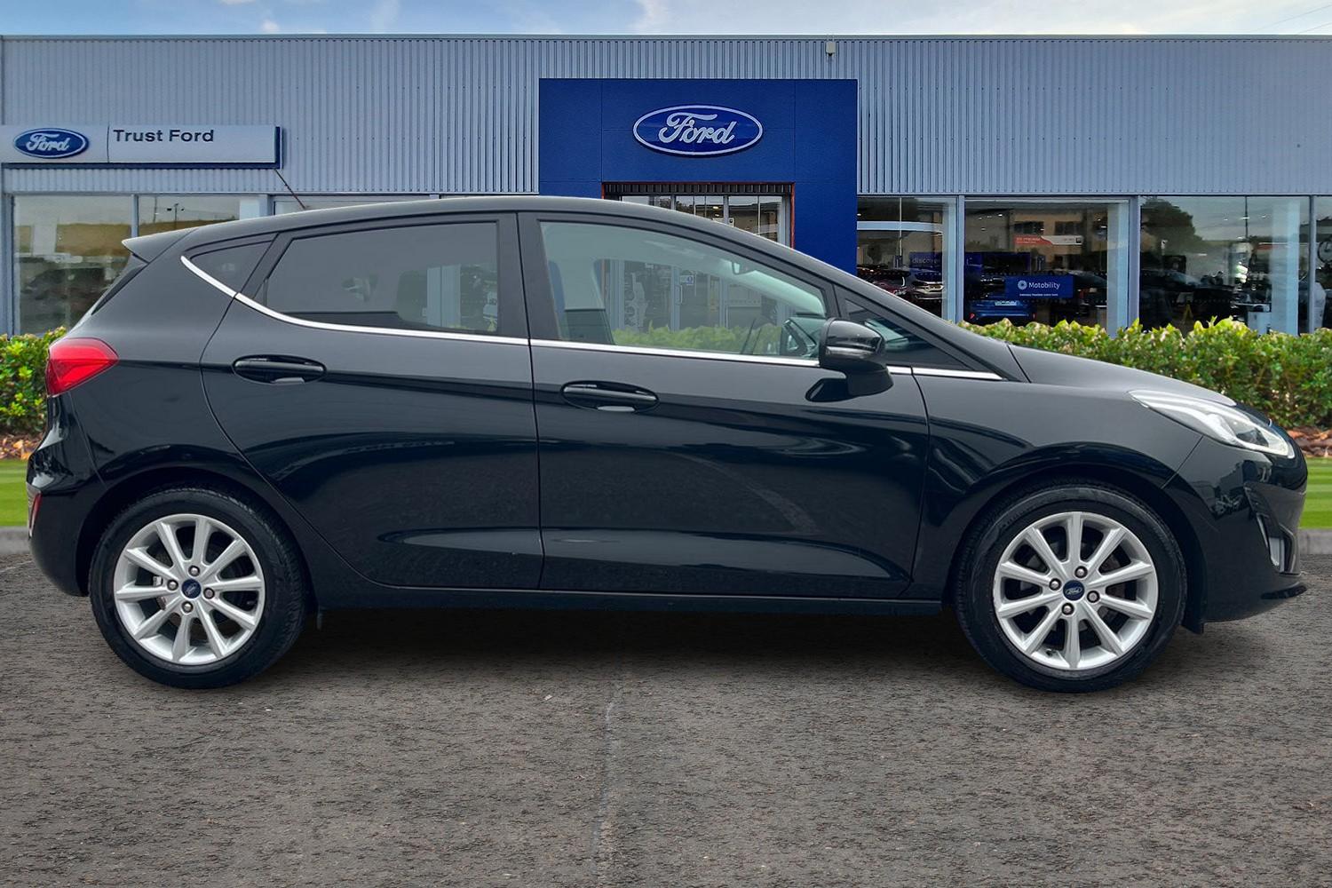 Ford Fiesta Photo 2