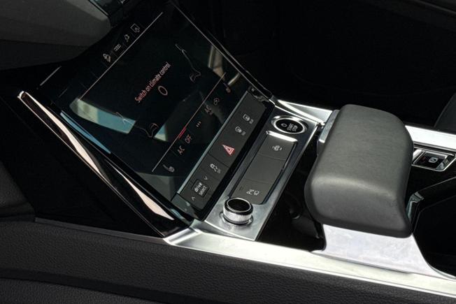Audi Q8 Photo 29
