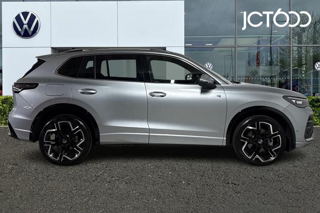VOLKSWAGEN Tiguan Photo 4