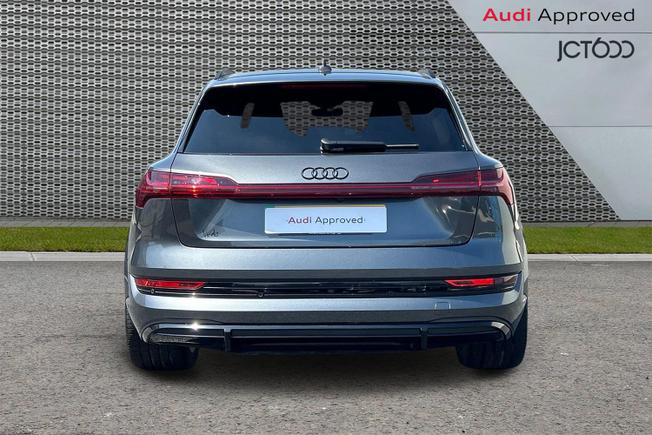 Audi e-tron S Photo 7