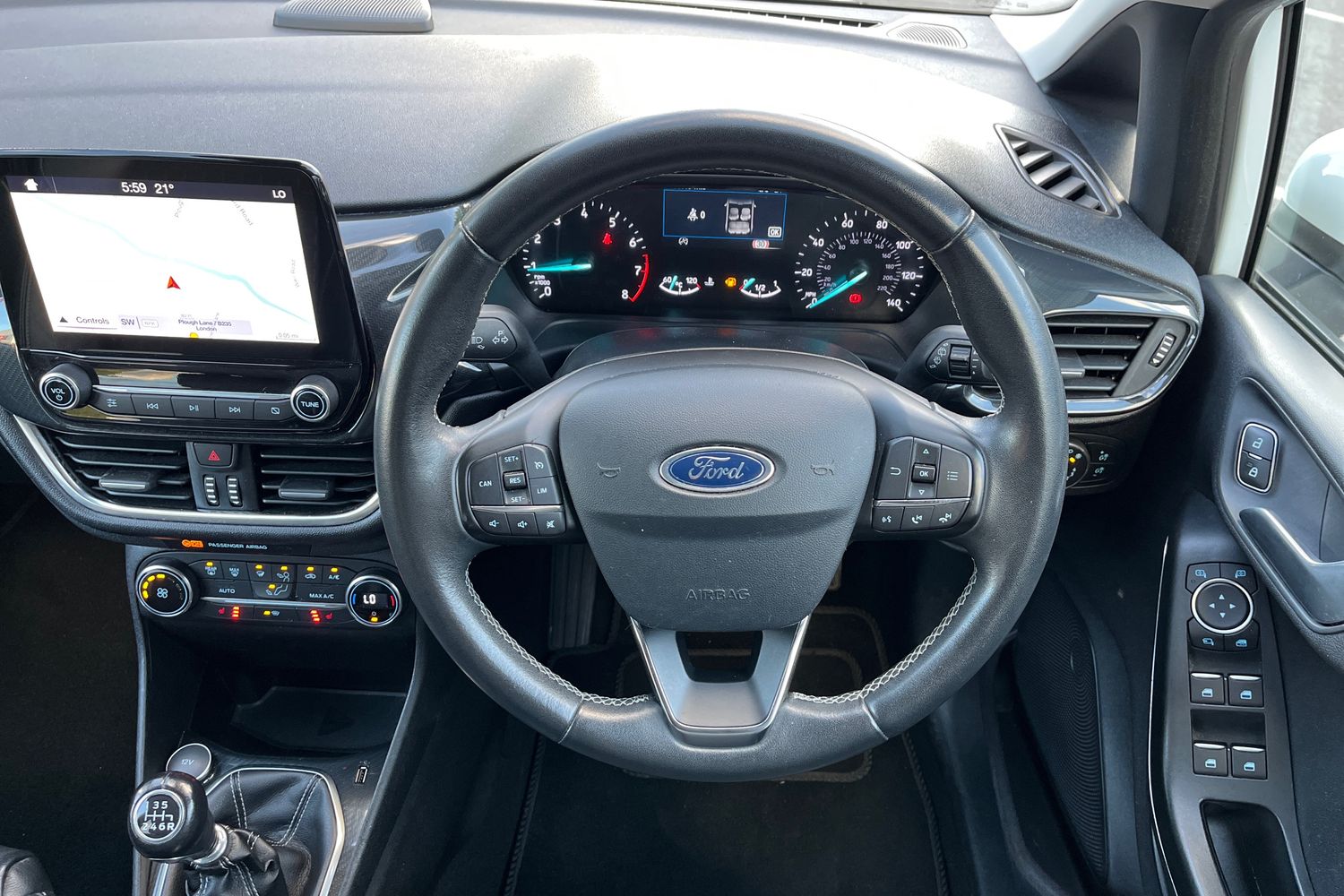 Ford Fiesta Photo 11