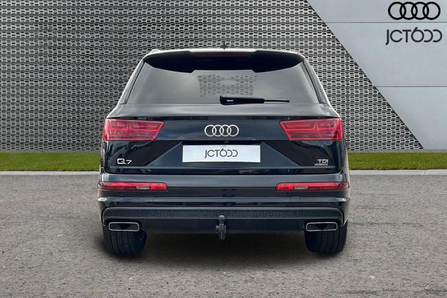 AUDI Q7 Photo 7
