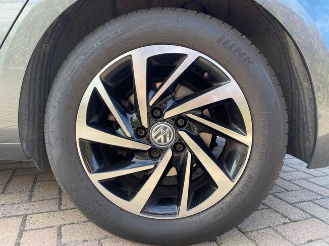 VOLKSWAGEN Golf Photo 22