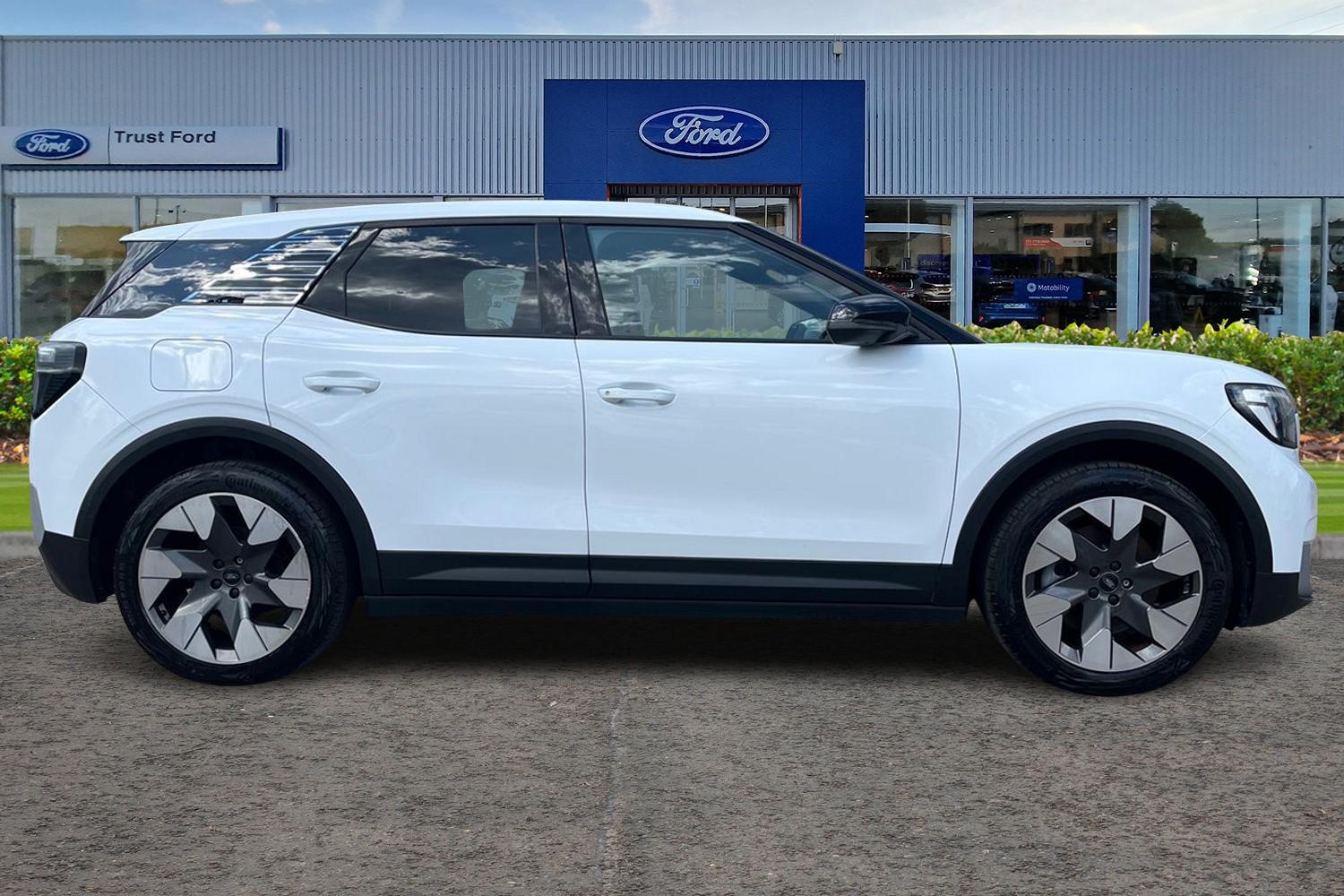 Ford Explorer Photo 2