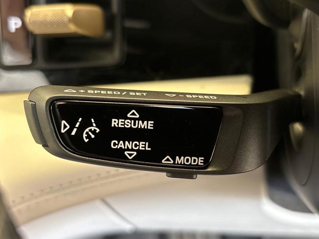 PORSCHE Taycan Photo 38
