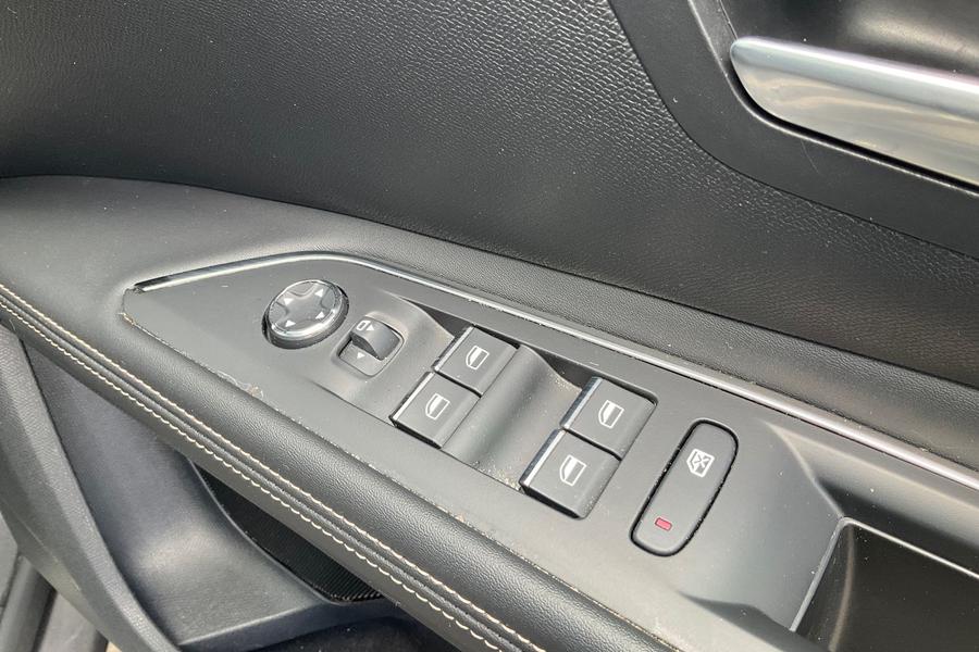 Peugeot 5008 Photo autoimg-4cd410a1203c0693ac0a40416a324780cf168524.jpg