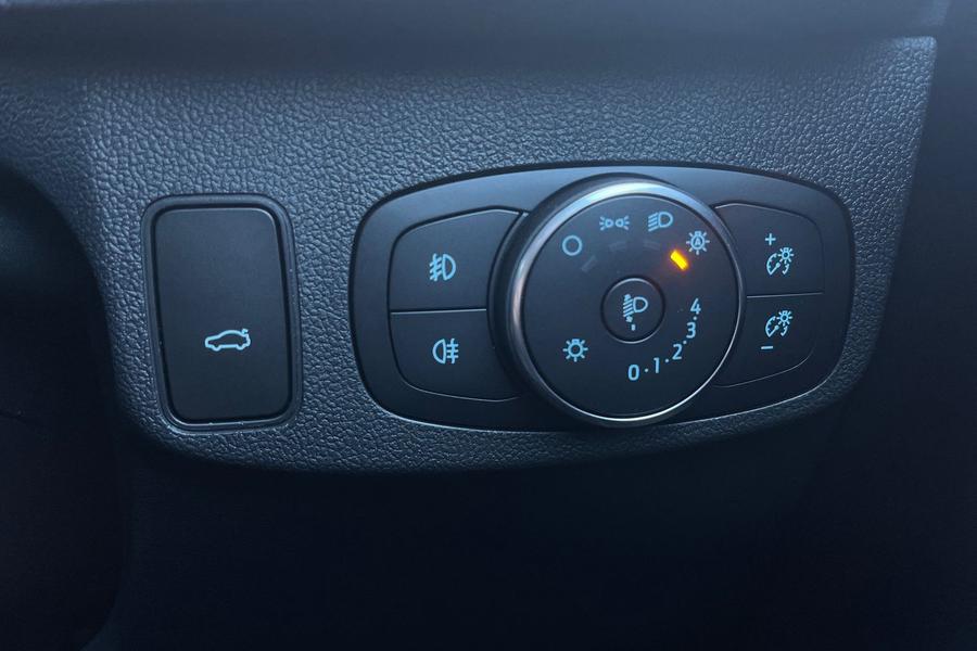 Ford FOCUS Photo autoimg-4cd4c14b0780a78ddc30dfbea6199c98d6fc3b28.jpg