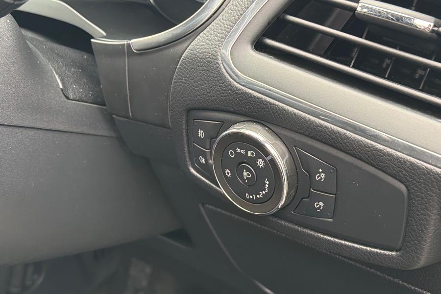 Ford S-MAX Photo autoimg-4cd7209227394e9c60327e781abe9b6a4a38becb.jpg