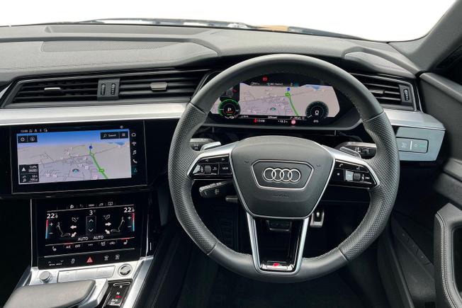 AUDI Q8 E-Tron Photo 11