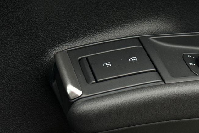 VOLKSWAGEN T-Roc Photo 35